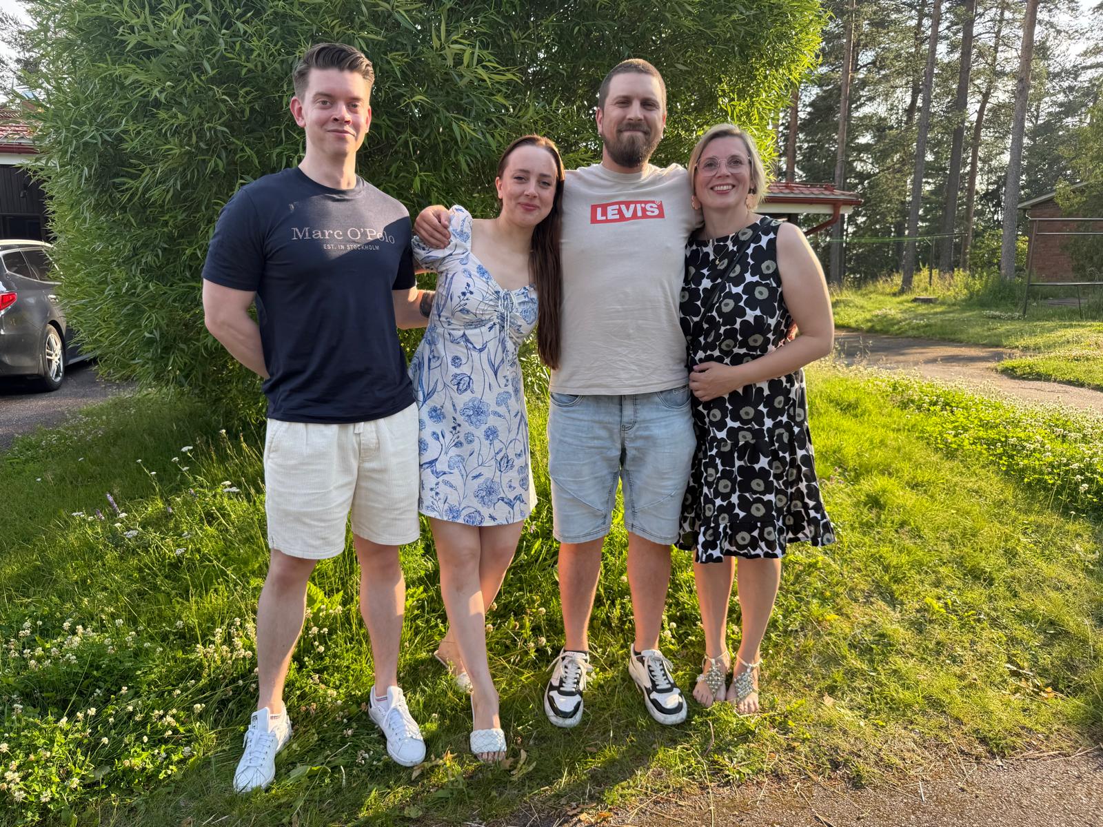 Pikkusiskon 30 v bileistä 🥂❤️ Tässä me sisarrukset ❤️