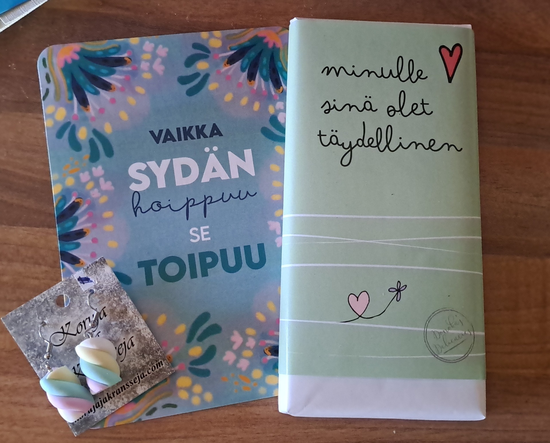 Auton hanskalokerosta löytyi kauppojen jälkeen tälläinen yllätys 😍