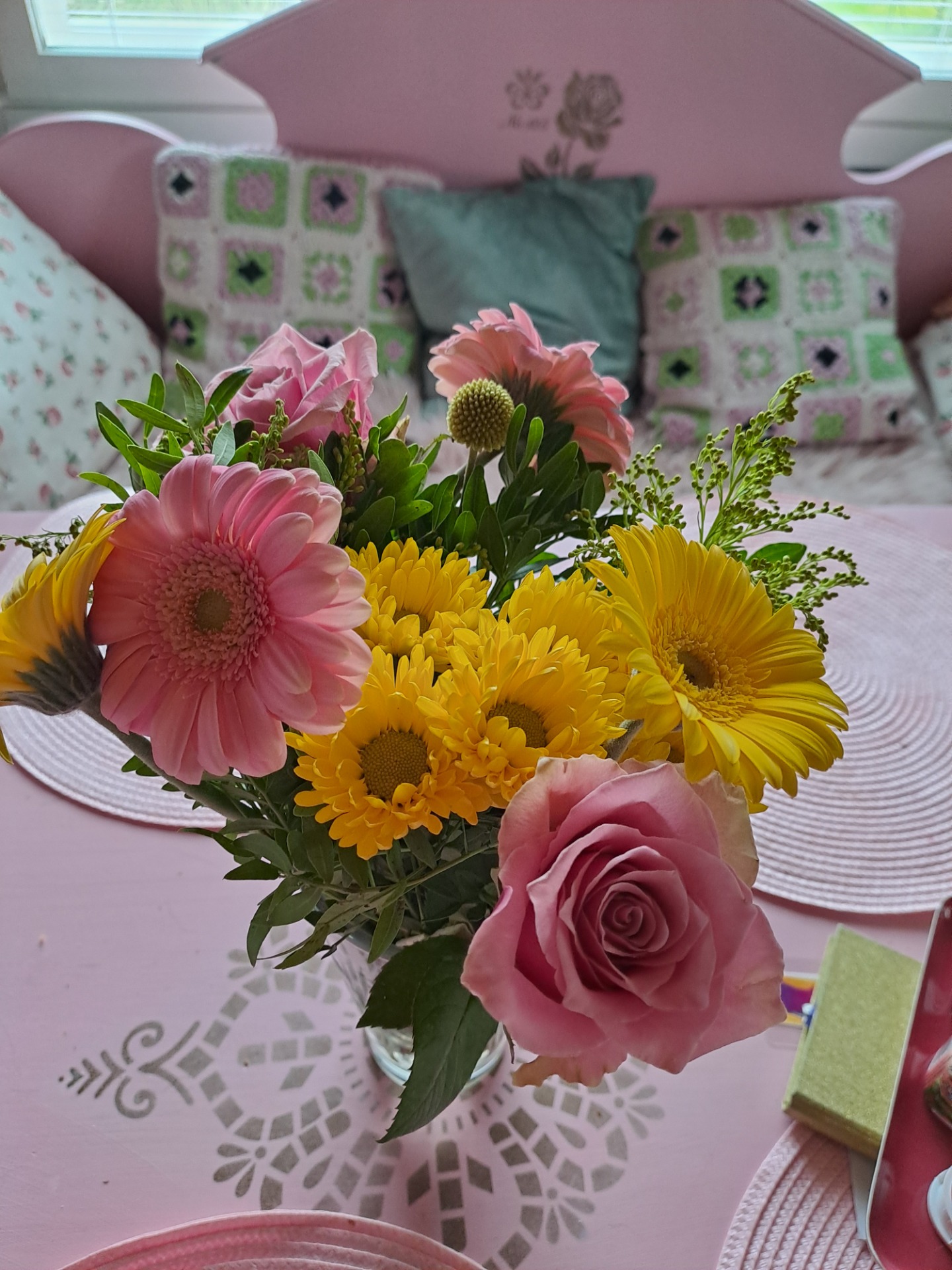 Sain yllätyskimpun 🥰 Tuntui hyvältä, omat lempivärit 😍